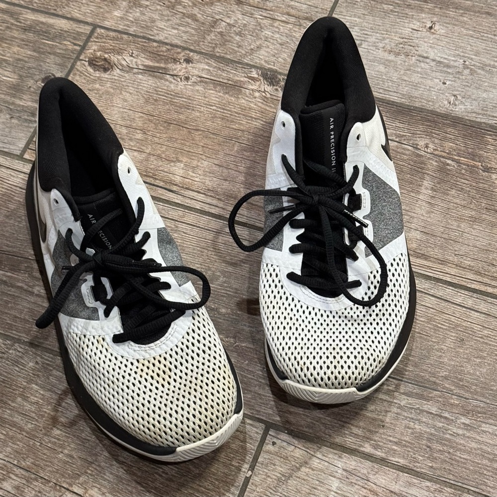 Nikes - Picture 5 of 8